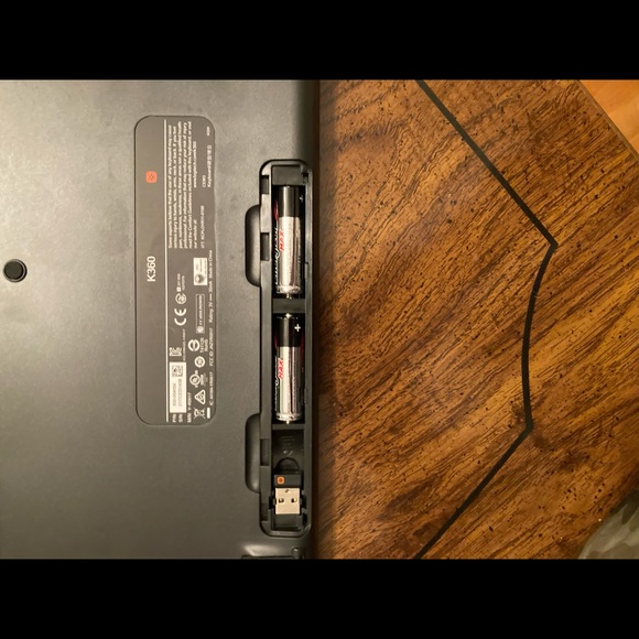 Logitech wireless keyboard. Compatible with windows only - Picture 12 of 14